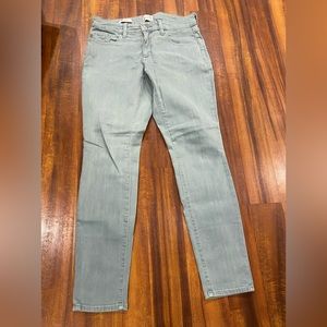 Green Universal Thread skinny jeans. Size 27.